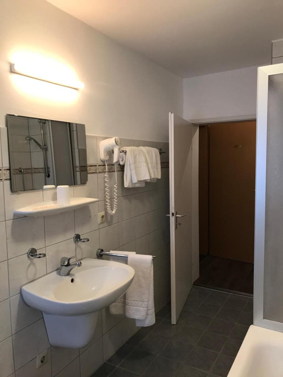 Hotel Guntia Boardinghouse Günzburg Dış mekan fotoğraf